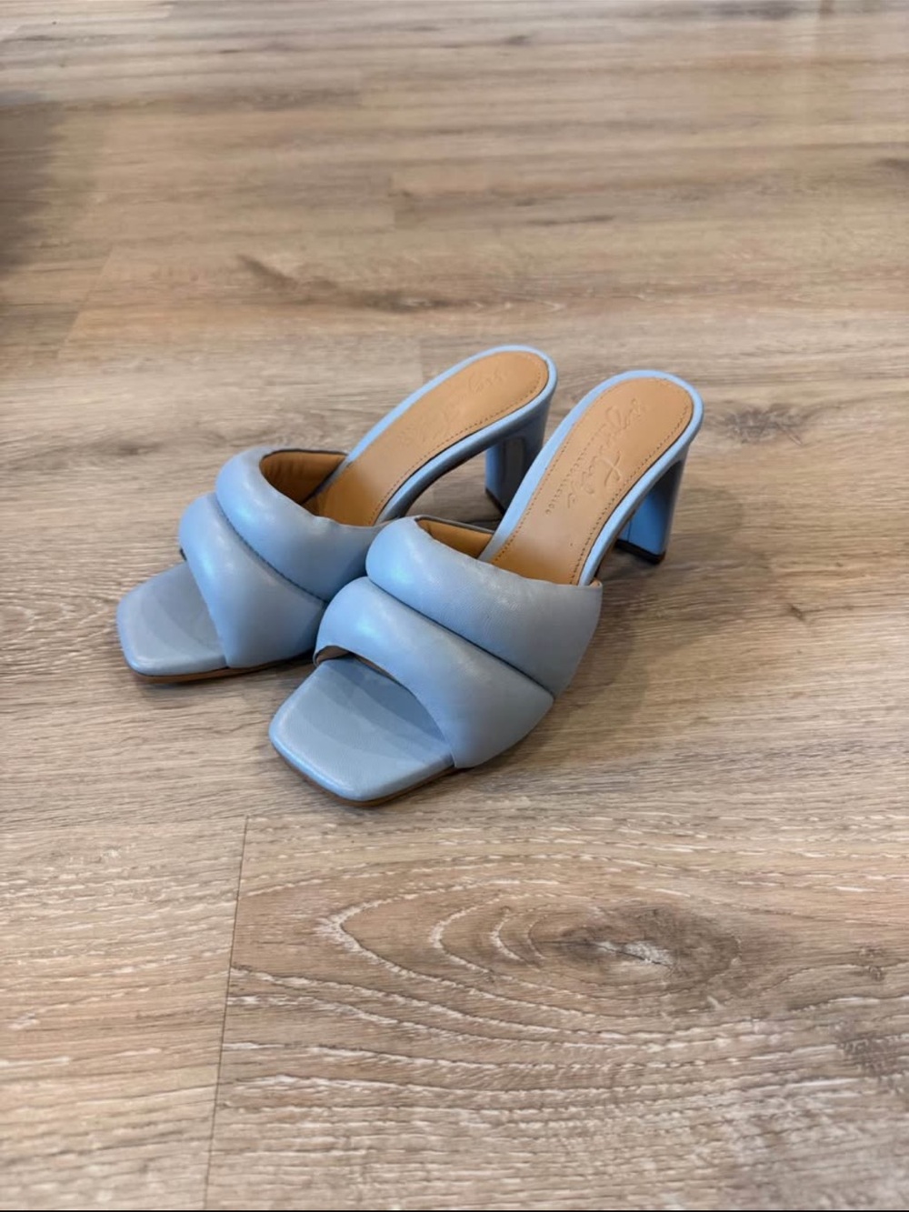 Women’s Light Blue Signature by Journee Collection